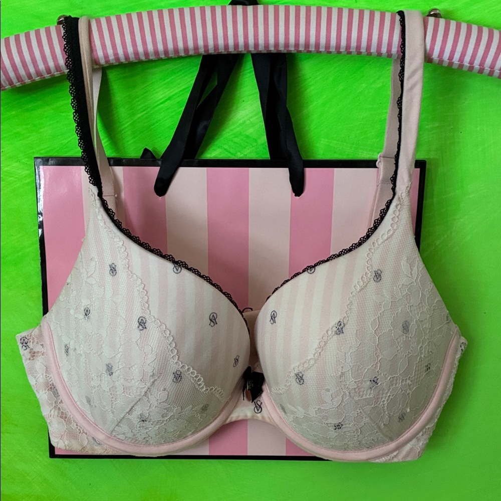 Victoria's Secret Lace Embellished Bra  32DD